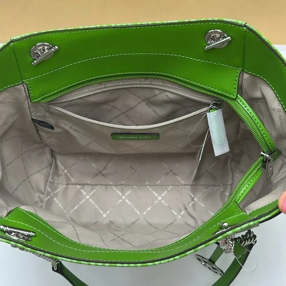 Michael Kors Jet Set Large Signature Logo Chain Shoulder Tote Bag
Jungle Green - Picture 12 of 16